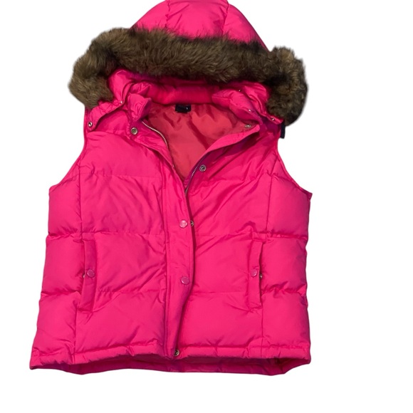 GAP Jackets & Blazers - GAP Medium Pink puffer vest with hooded fur